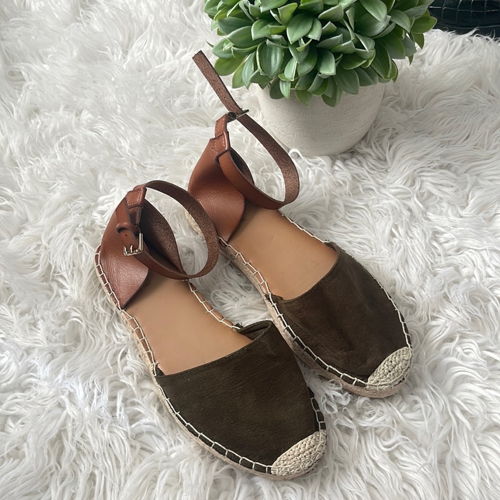 Old navy Olive Green and Tan Espadrilles flats Sz 7.